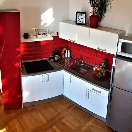 Sunset Apartment *